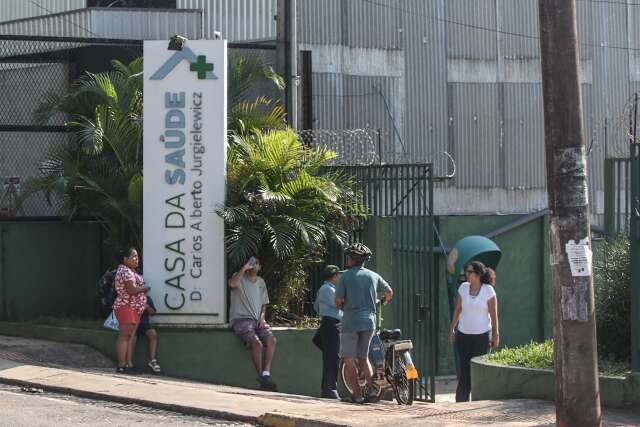 Apesar dos alertas, pacientes s&atilde;o surpreendidos com Casa da Sa&uacute;de fechada hoje