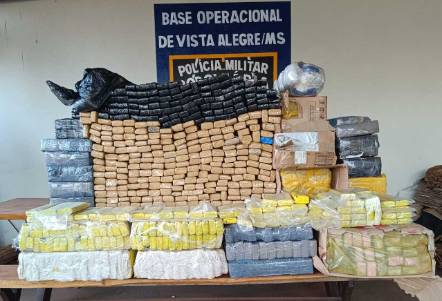 Motorista abandona 787 kg de maconha ap&oacute;s persegui&ccedil;&atilde;o na MS-164