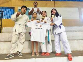 Judocas campeões no Campeonato Estadual (Foto: Divulgação/Fundesporte)