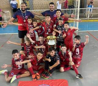 Time da Escolinha Bayern Futsal foi um dos campeões estaduais (Foto: Divulgação) 