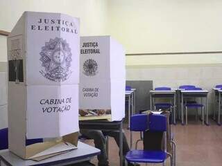 Cabine de votação da urna eletrônica em escola estadual de Campo Grande (Foto: Arquivo)
