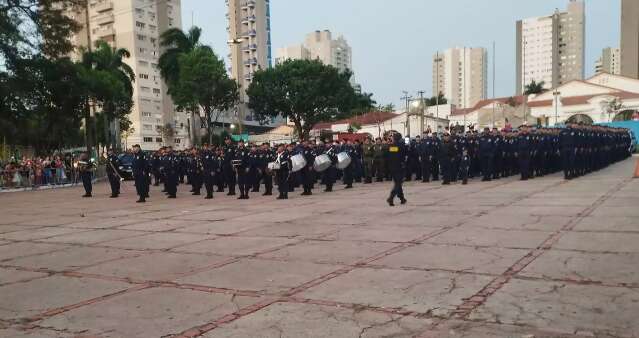 Pra&ccedil;a do R&aacute;dio recebe formandos de tr&ecirc;s cursos da Guarda Civil Metropolitana