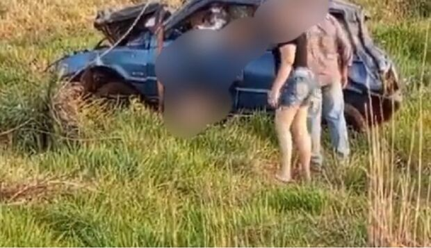 Motorista bate em poste e morre ao fugir de barreira policial em rodovia