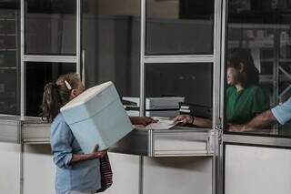 Medicamentos são oferecidos pelo SUS e os especiais, mediante pedido judicial (Foto: Marcos Maluf)