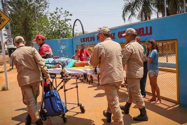 Aluno de 12 anos &eacute; espancado por &ldquo;gangue&rdquo; em sa&iacute;da de escola municipal