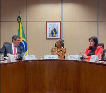Em Brasília, Riedel assina compromisso para MS crescer sem problemas ambientais