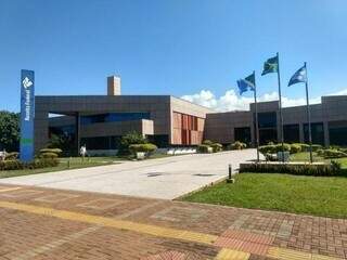 Fachada da Receita Federal no Parque dos Poderes em Campo Grande. (Foto: Paulo Francis)