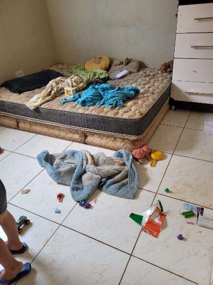 Quarto onde crianças eram mantidas presas (Foto: Divulgação | GCM)