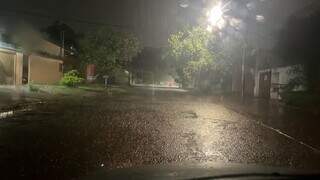 Leitora registra início da chuva no bairro Tiradentes. (Foto: Direto das Ruas)