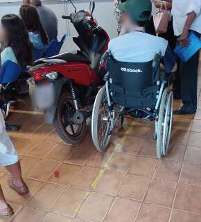 Cadeirante e moto "disputam" espaço no laboratório do Hospital Universitário