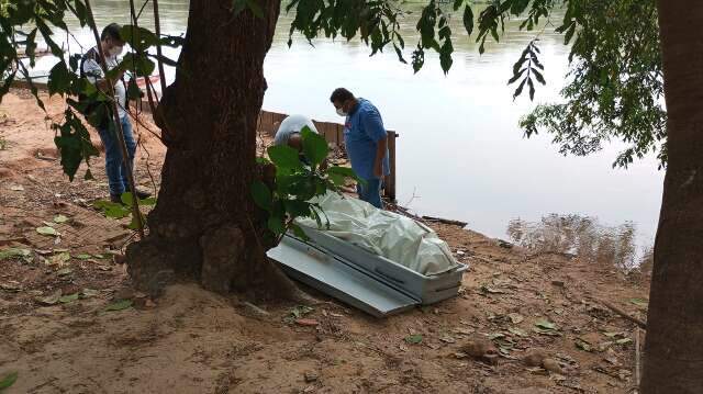 Corpo de homem em decomposi&ccedil;&atilde;o &eacute; encontrado boiando no Rio Taquari