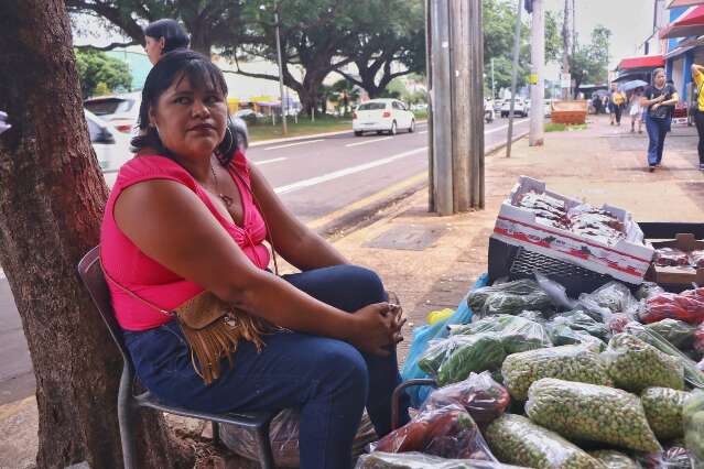 Trabalhador ganha quase cinco vezes menos que o necess&aacute;rio para sobreviver 