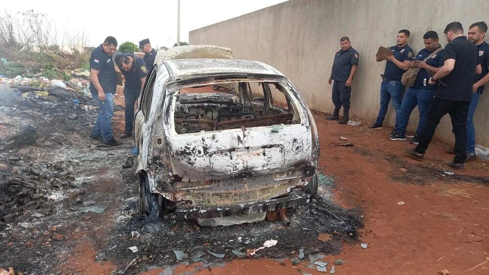 Carro usado em sequestro de mulher é encontrado queimado na fronteira