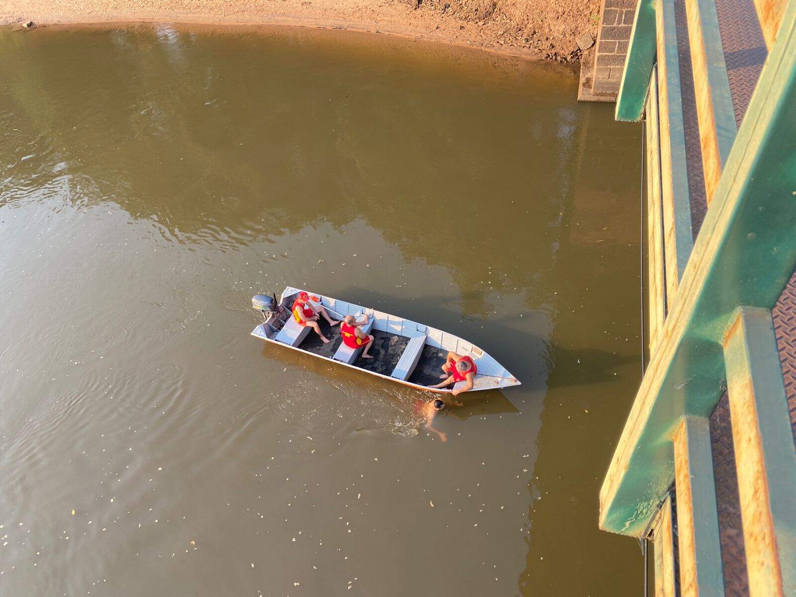 Adolescente desaparece ao tentar atravessar Rio Aquidauana a nado