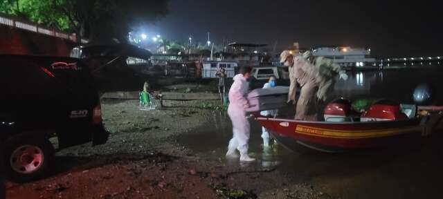 Bombeiros resgatam corpo encontrado boiando no Rio Paraguai