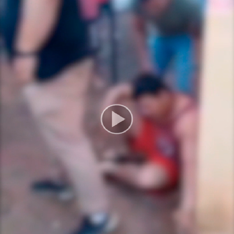 Homem é flagrado furtando celular e agredido por trabalhadores de alojamento