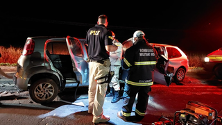 Colis&atilde;o frontal entre ve&iacute;culos deixa um morto e tr&ecirc;s feridos na BR-267