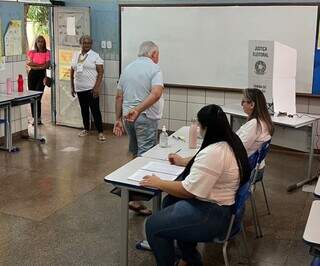 Seção de votação para conselheiros tutelares em Dourados (Foto: Divulgação)