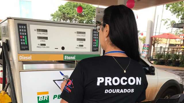 Pre&ccedil;o da gasolina se mant&eacute;m est&aacute;vel em setembro e chega a R$ 6,20