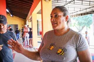 Lucineia falou com a reportagem durante o velório do sobrinho (Foto: Henrique Kawaminami) 