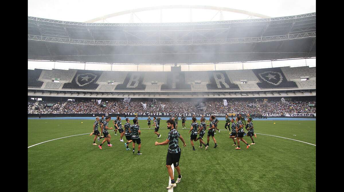 Com moral alto, Athletico-PR recebe Botafogo, líder do Brasileirão