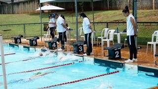 Disputa na piscina do Sest-Senat em Campo Grande (Foto: Alex Machado)