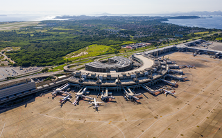 Inaugurado em fevereiro de 1952, o Aeroporto do Galeão já foi a principal porta de saída de brasileiros para o exterior (Foto: Reprodução)