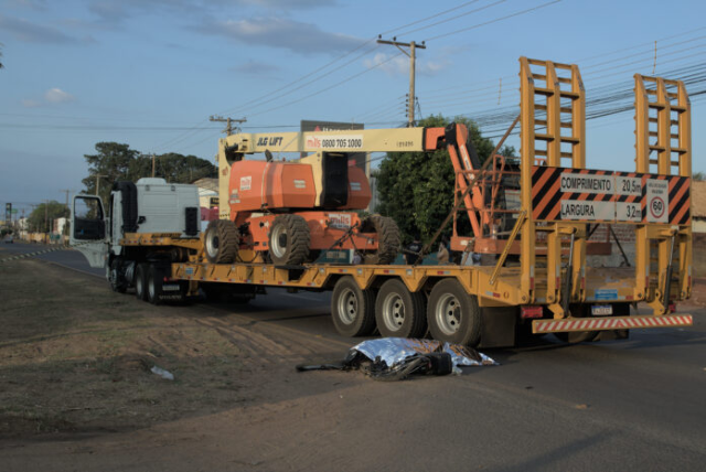 Ciclista morre ap&oacute;s ter cr&acirc;nio esmagado por carreta