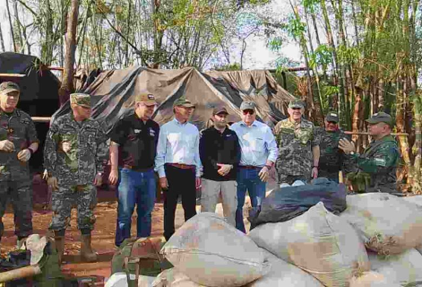 Operação paraguaia destrói 220 toneladas de maconha na fronteira