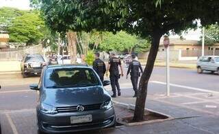 Agentes da PF durante operação nesta terça-feira em Dourados (Foto: Adilson Domingos)