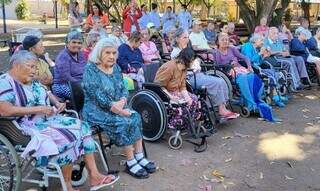 Pessoas idosas com dependência que precisam de cuidadores (Foto: Divulgação/Governo de MS)