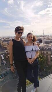 O casal se conheceu neste ano no Brasil e agora vive junto em Paris. (Foto: Arquivo pessoal)