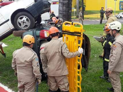 Projetos que fixam efetivos de bombeiros e PMs são aprovados em 1ª discussão