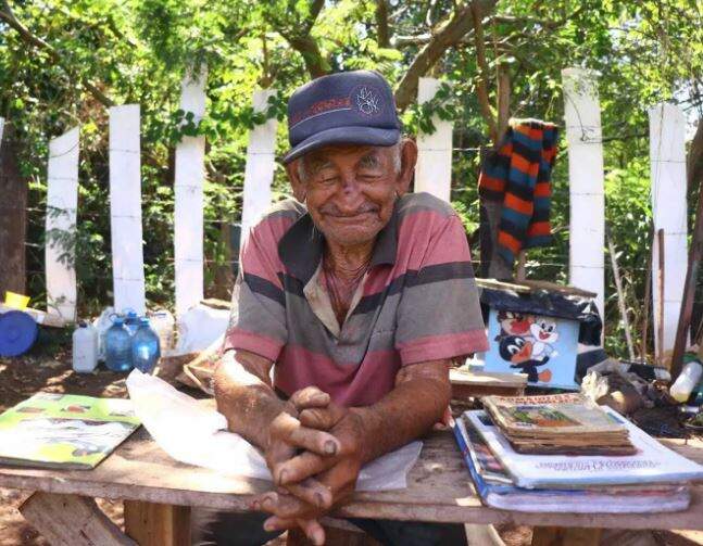 Vizinha ajuda idoso a recuperar documentos e acha família “perdida” há 63 anos