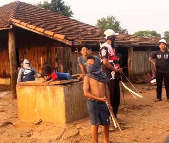 Tens&atilde;o continua em &aacute;rea disputada por ind&iacute;genas e fazendeiros na fronteira