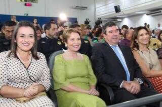 Prefeita de Campo Grande, Adriane Lopes; Tereza Cristina; Riedel e a primeira-dama Monica durante homenagem (Foto: Juliano Almeida)