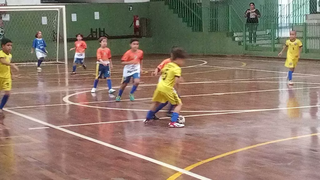 Times de futsal masculino disputando jogo no Ginásio União dos Sargentos (Foto: Reprodução)