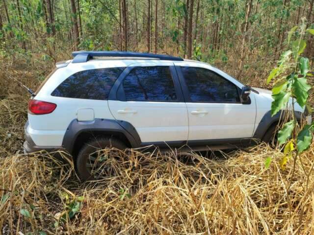 Vigilante &eacute; trancado em cont&ecirc;iner durante assalto e bandidos fogem com carro