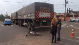 Polícia isolou o local do acidente durante a realização dos primeiros socorros. (Foto: Thamer Paulino/Cenário MS)