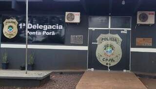 Fachada da 1ª Delegacia de Polícia Civil de Ponta Porã. (Foto: Reprodução)