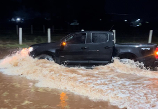 Avenida Eurico Soares de Andrade ficou alagada (Foto: reprodução / Jornal da Nova)