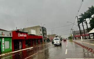 Sem tr&eacute;gua, chuva cancela estadual de motocross em Rio Brilhante 