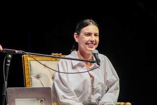 Adriana Calcanhotto foi atração principal da 35º Noite da Poesia. (Foto: Juliano Almeida)