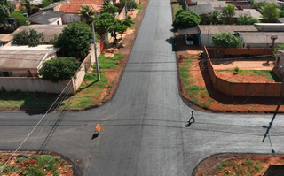Ruas asfaltadas durante as obras nas Moreninhas (Foto: reprodução / Agesul)