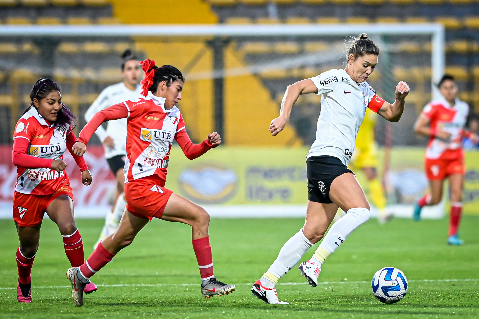 Corinthians bate o Inter nos pênaltis e vai à final da Libertadores Feminina