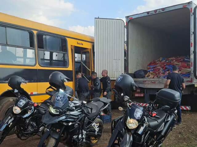 Quadrilha &eacute; presa ao transportar 1 tonelada de maconha em &ocirc;nibus escolar