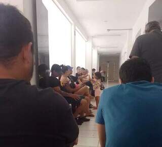 Tumulto envolvendo paciente em porta de UPA retrata tens&atilde;o por longas esperas