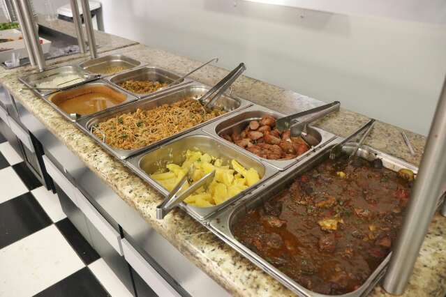 Lei estadual obriga restaurantes a exibir taxa de servi&ccedil;o em conta