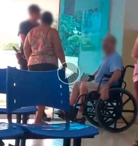 Tumulto envolvendo paciente em porta de UPA retrata tens&atilde;o por longas esperas