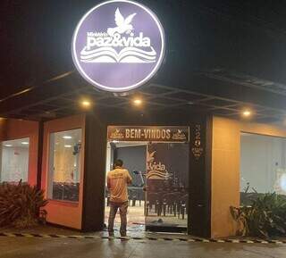 Acusado de atirar e tentar incendiar igreja &eacute; preso com a arma do crime